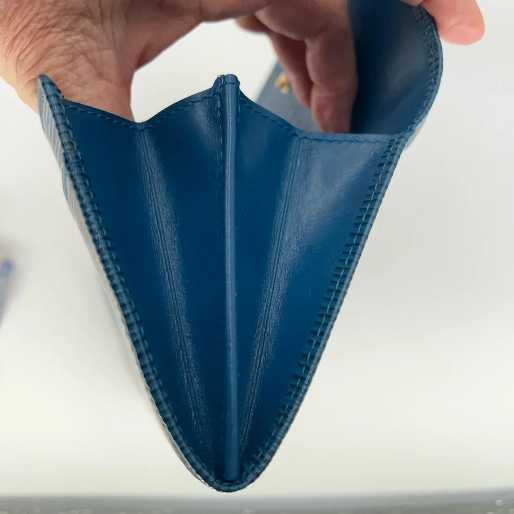 LV Wallet Merytille Blue Epi in Excellent Condition w/Box and Dust Bag!๐ - Picture 11 of 16